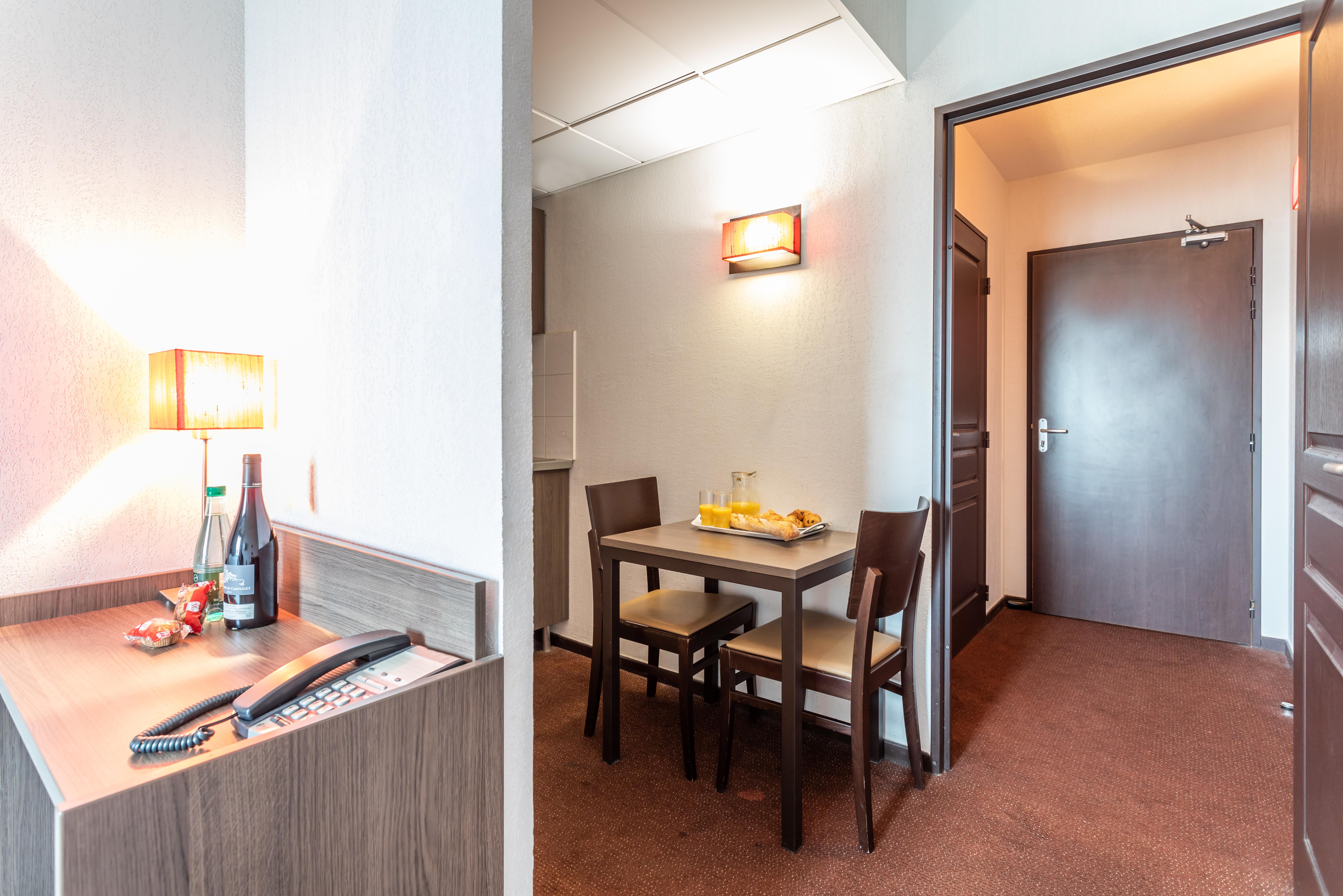 Comfort Aparthotel Nimes Centre Exteriör bild