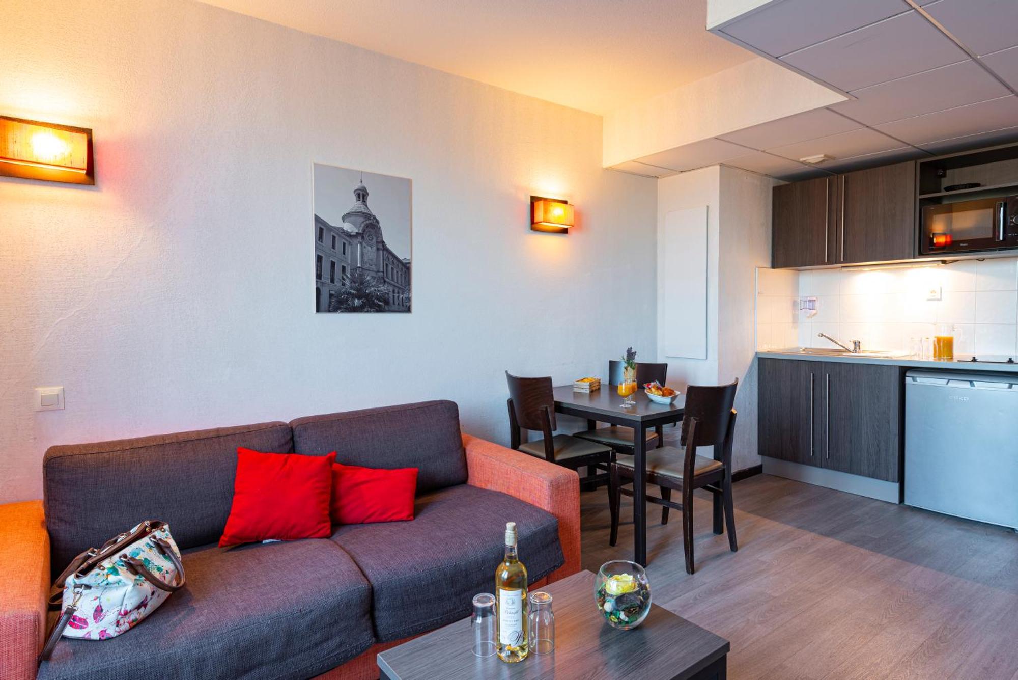 Comfort Aparthotel Nimes Centre Exteriör bild