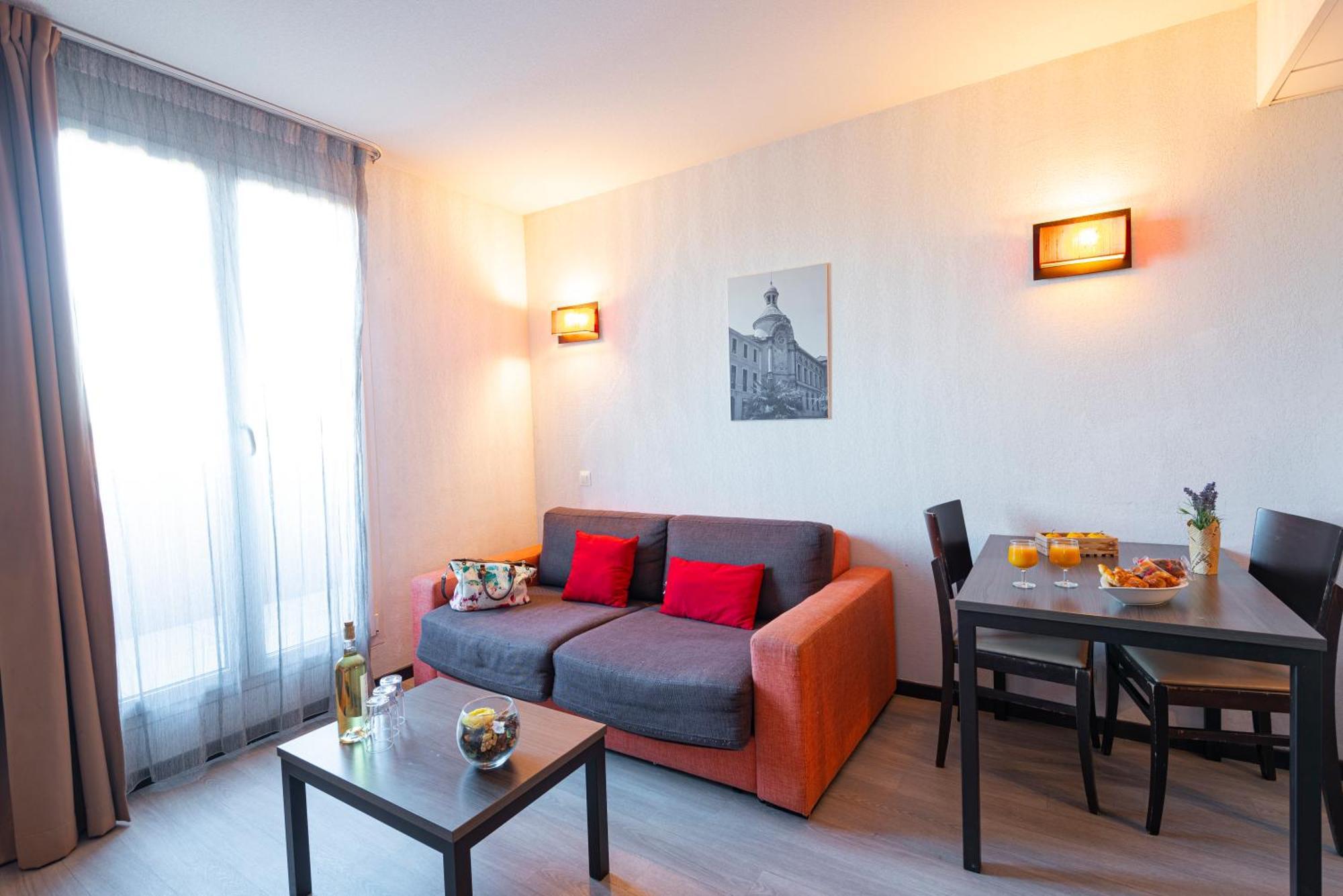 Comfort Aparthotel Nimes Centre Exteriör bild
