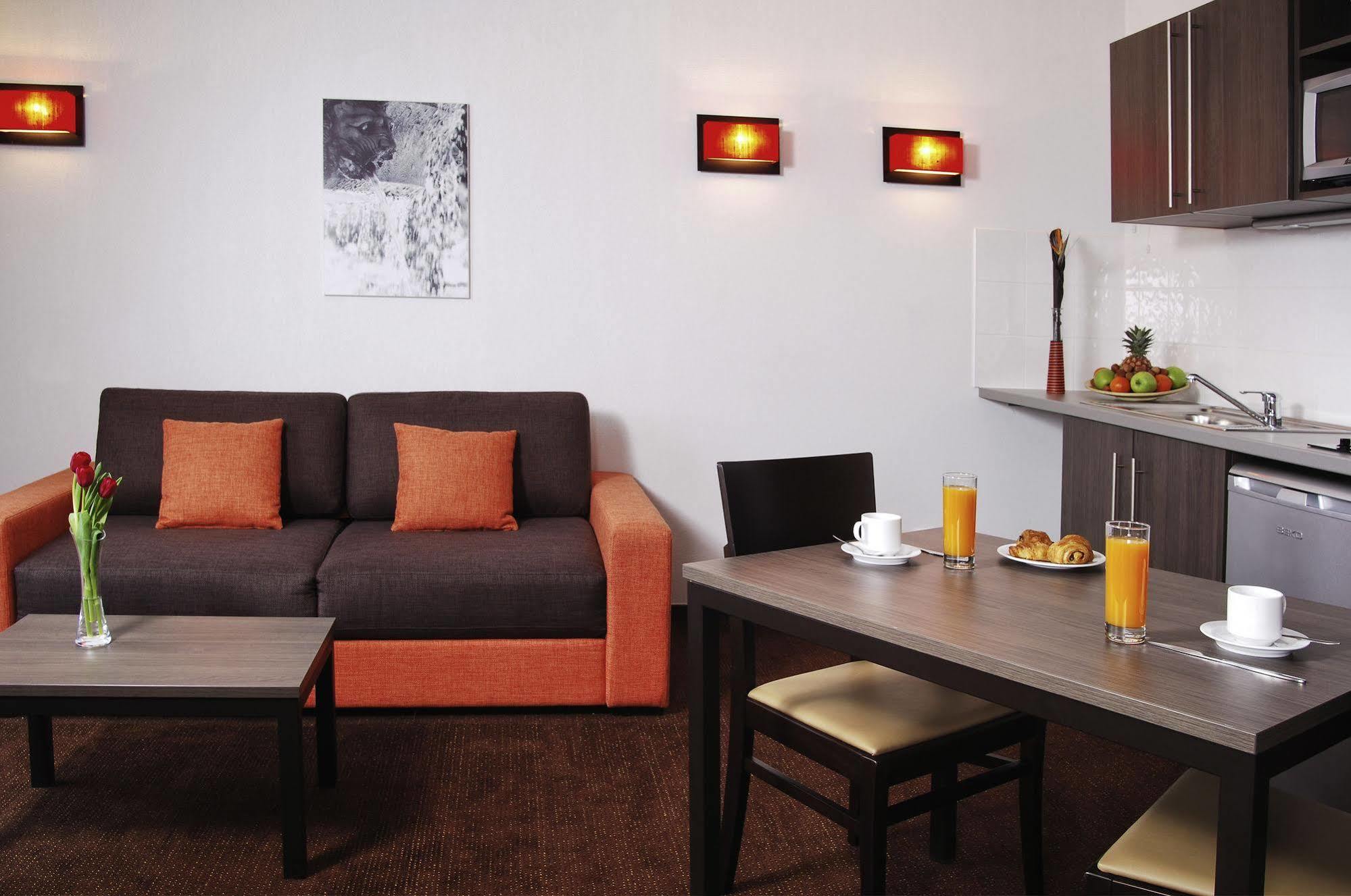 Comfort Aparthotel Nimes Centre Rum bild